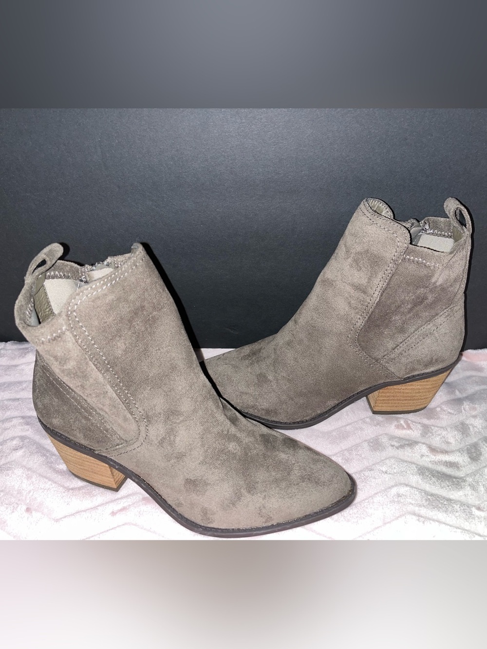 New Dolce Vita No Box Taupe Suede Western Ankle Boots Heel Size 7